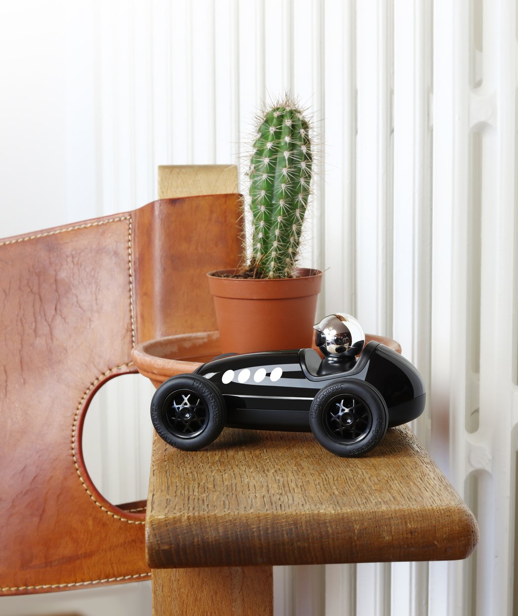 Loretino Black Race Car