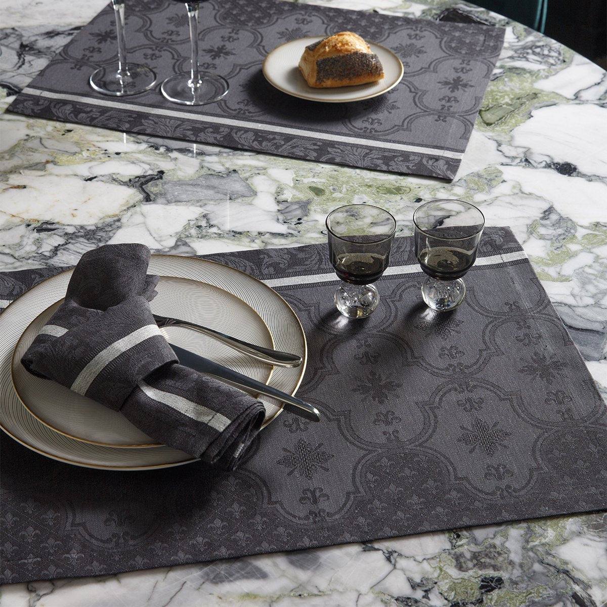 Armoiries Black Linen