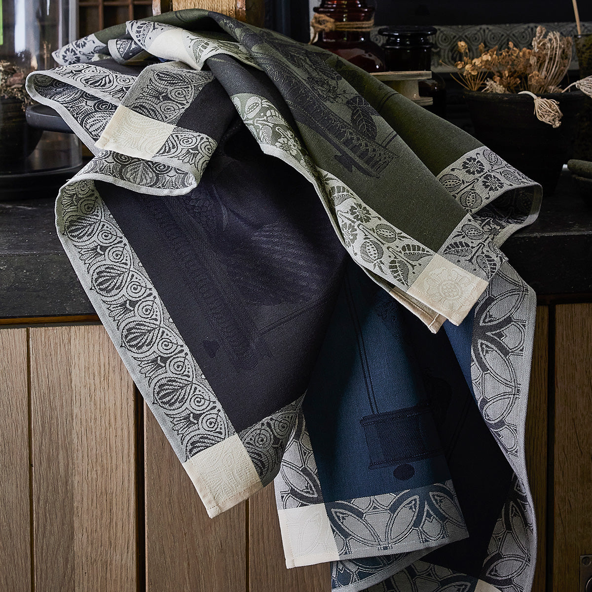 Curiosites Florales Green Towel